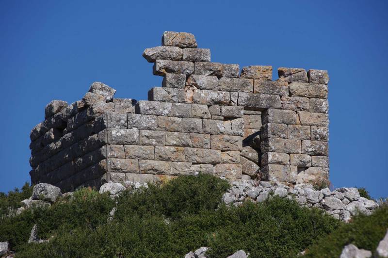 Ελικώνας topoGuide: Ο κεντρικός πύργος της ακρόπολης της αρχαίας Άσκρης