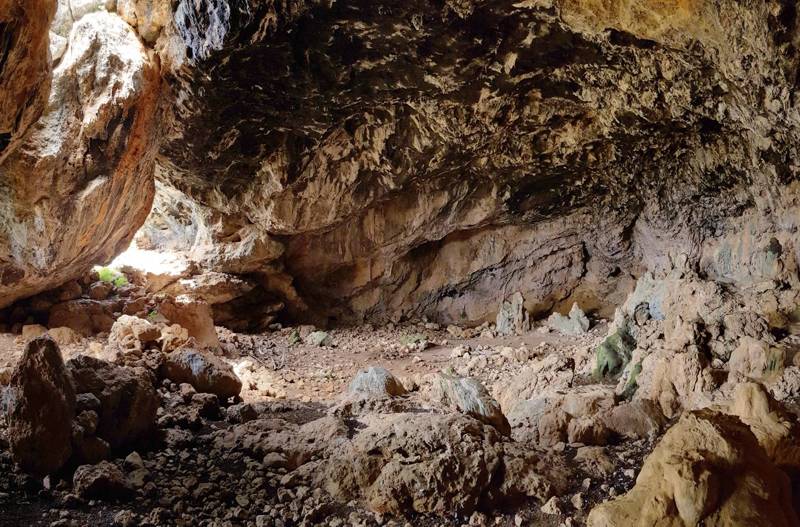 Elafonisi - Sougia: Polyfimos cave