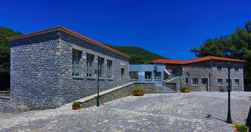 Ψάρι: Το Μουσείο Δημοτικής Εκπαίδευσης Μαίναλο topoguide