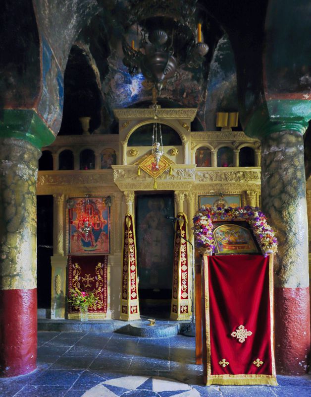 The monasteries of Mt Menalon: The interior of the the katholikon of Panagia Eleousa Mt Menalon topoguide