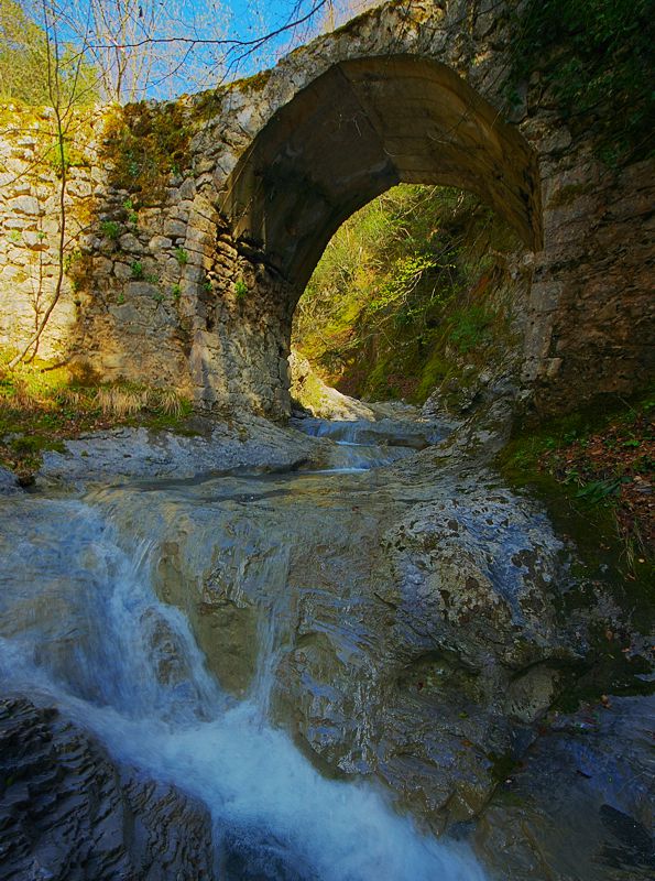 The monasteries of Mt Menalon: The stone bridge near Aemyalon monastery Mt Menalon topoguide