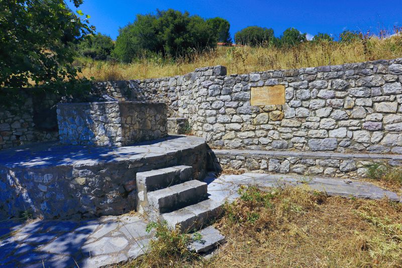 Ψάρι: Ανακαινισμένο και προβεβλημενο παλιό πηγάδι Μαίναλο topoguide