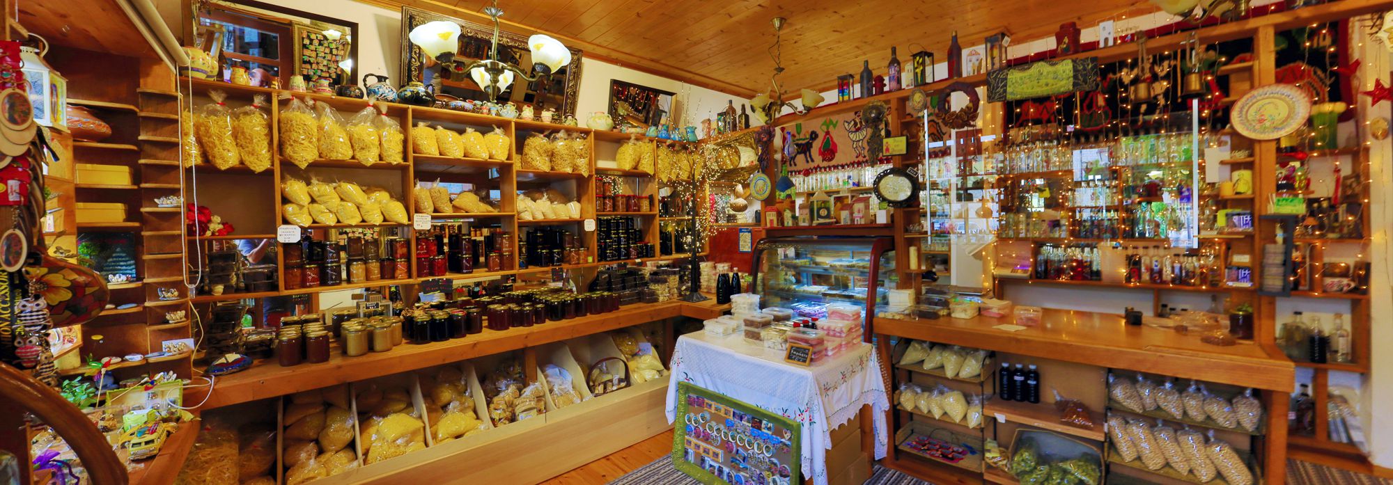 Στεμνίτσα: Τοπικό κατάστημα με παραδοσιακά προϊόντα