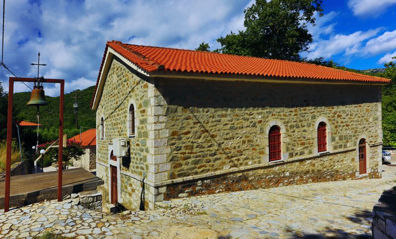 Διμάντρα: Η ενοριακή εκκλησία του χωριού Αρκαδικά Μονοπάτια topoguide