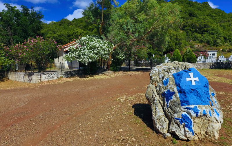 Διμάντρα: Το κοιμητήριο του χωριού Αρκαδικά Μονοπάτια topoguide