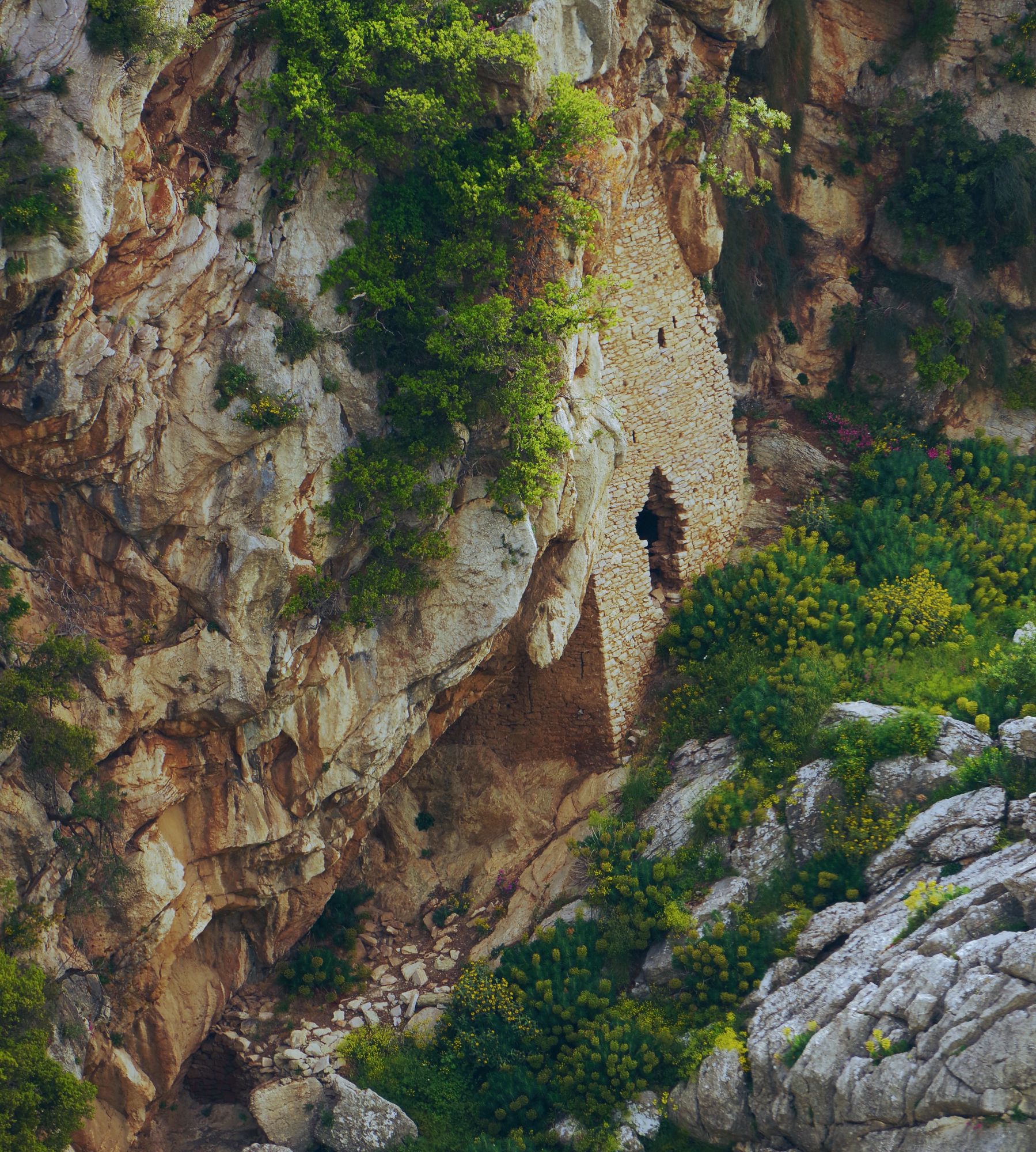 Άνω Καρυές Μεγαλοπολίτιδας: Η σπηλιά με την ψηλή οχυρωματική κατασκευή