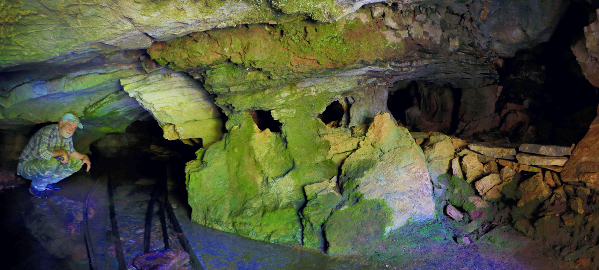 Λύκαιον όρος, Τσουράκι: Το σπήλαιο της Μπουρμπούλας