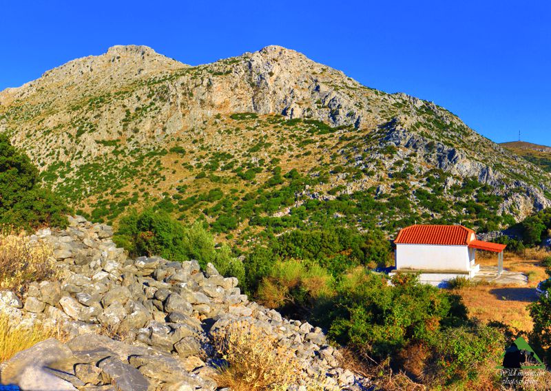 Η Οκτωνιά: Η Μεταμόρφωση του Σωτήρα μέσα στο αρχαίο κάστρο κάτω από την κορυφή της Οκτωνιάς Κεντρική Εύβοια/Δίρφυς topoguide